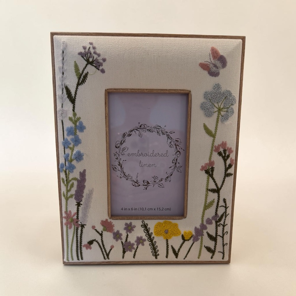 Bath & Body Works Floral Candle Holder Soap Sleeve & 4x6 Embroidered Linen Frame - Picture 2 of 5
